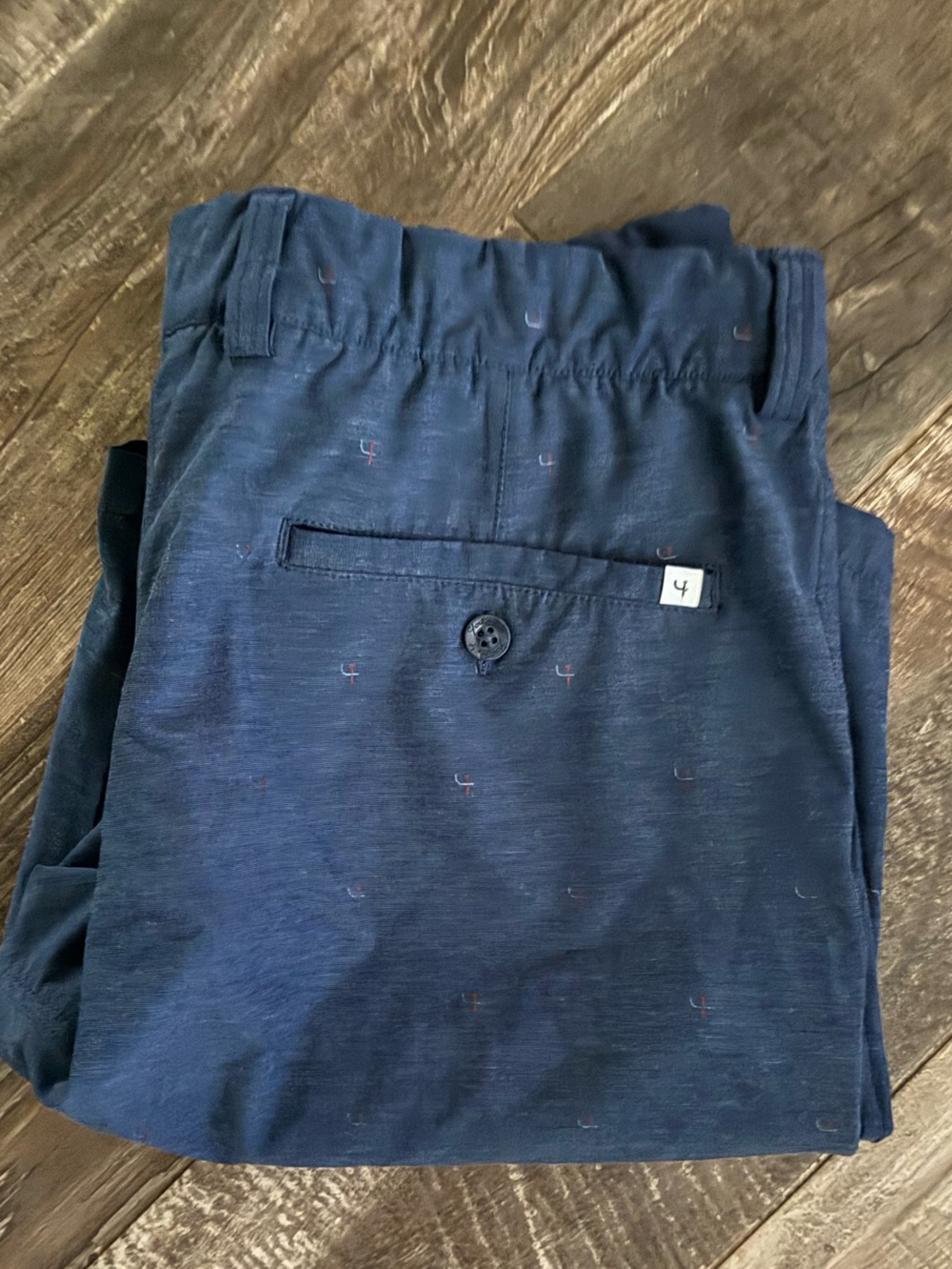 Short Par 4 gold shorts